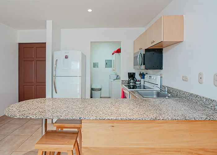 3 Mi To Beach: Modern Santa Cruz 2br